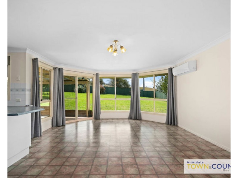 8 Eleanor Close, Armidale NSW 2350