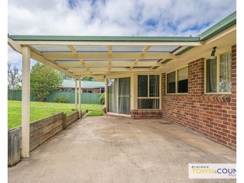 8 Eleanor Close, Armidale NSW 2350