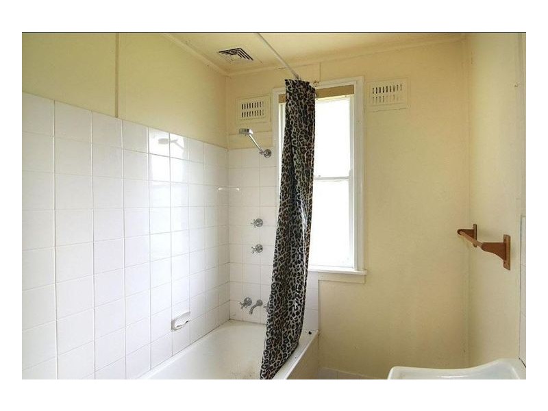 8 Glenelg Road, Armidale NSW 2350