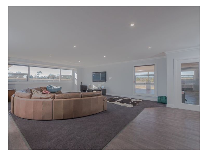 73 Macleay Way, Armidale NSW 2350