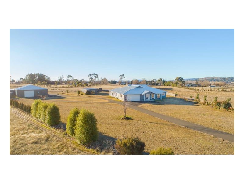 73 Macleay Way, Armidale NSW 2350
