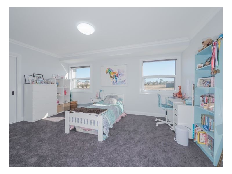 73 Macleay Way, Armidale NSW 2350