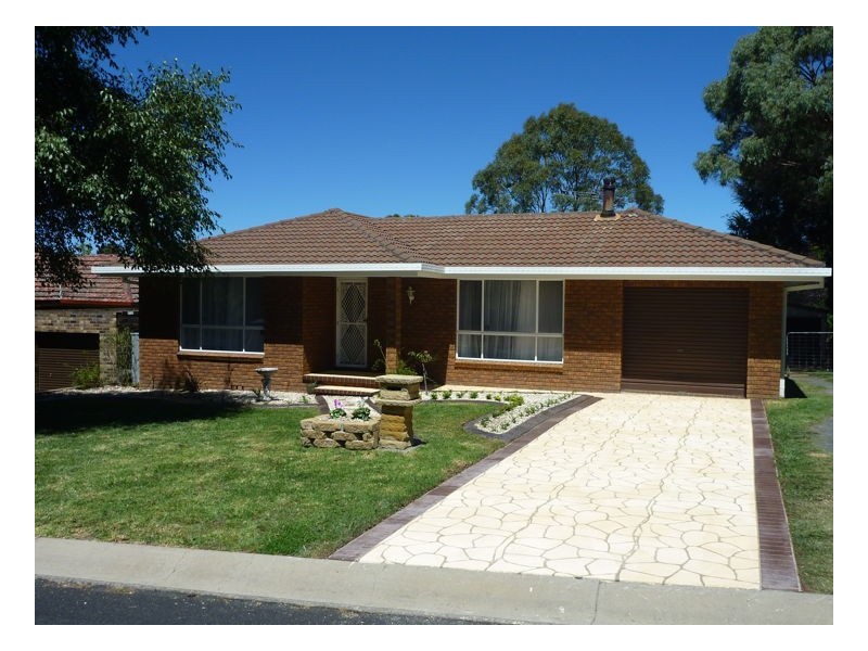 22 Yallambee Ave, Armidale NSW 2350