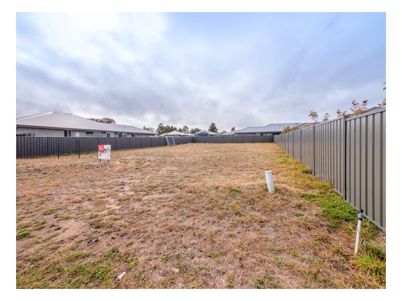 23 Holmfield Drive, Armidale NSW 2350