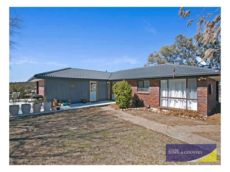 17 Herbert Park Road, Armidale NSW 2350