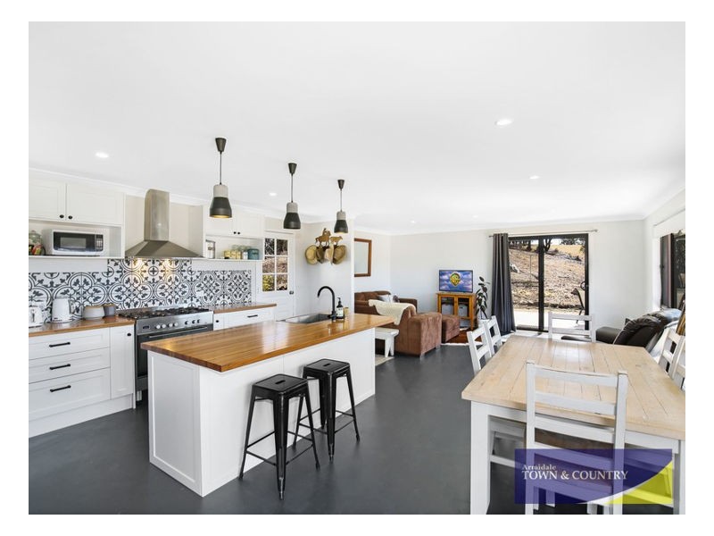 17 Herbert Park Road, Armidale NSW 2350