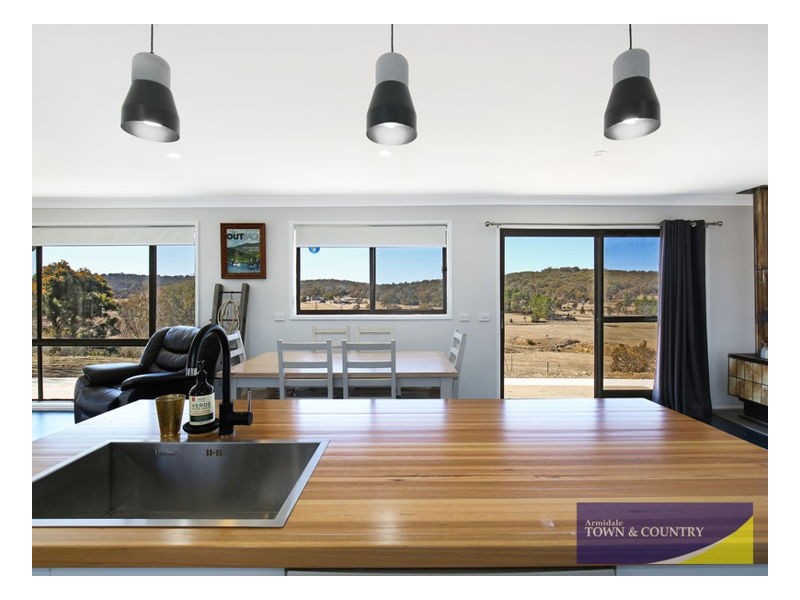 17 Herbert Park Road, Armidale NSW 2350