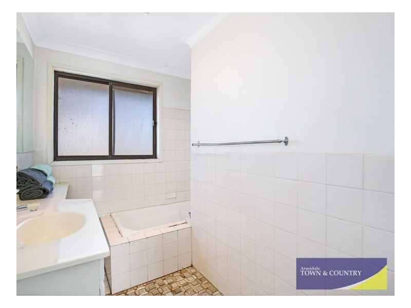 17 Herbert Park Road, Armidale NSW 2350