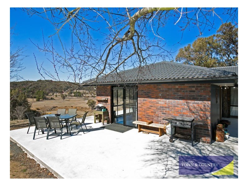 17 Herbert Park Road, Armidale NSW 2350