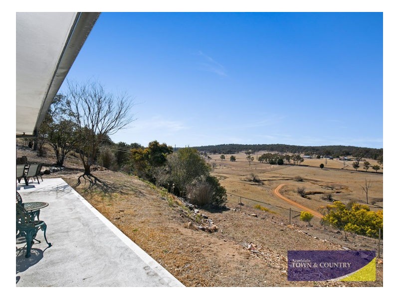 17 Herbert Park Road, Armidale NSW 2350