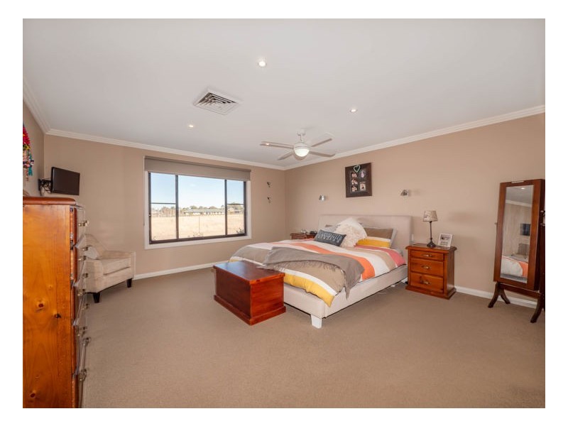 51 Macleay Way, Armidale NSW 2350