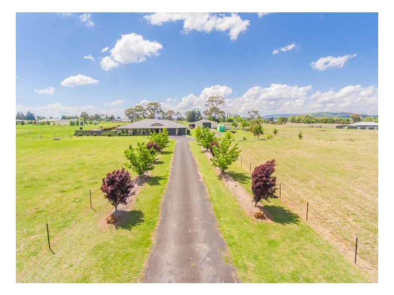 51 Macleay Way, Armidale NSW 2350