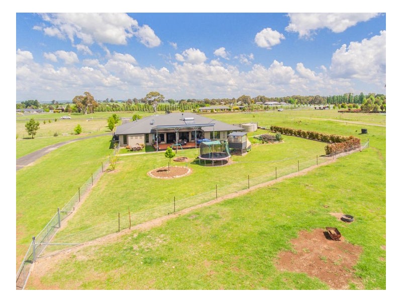 51 Macleay Way, Armidale NSW 2350