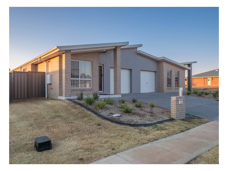 2/10 Yeomans Road, Armidale NSW 2350