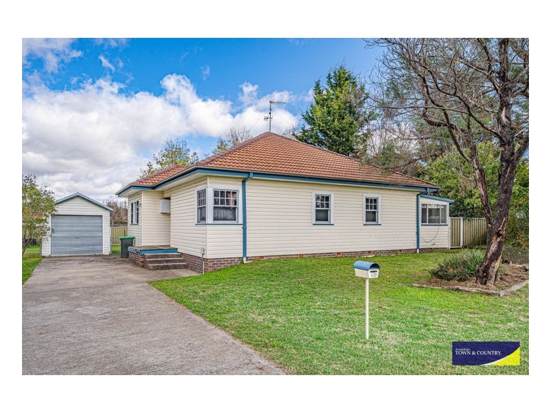 12 Samuelson Crescent, Armidale NSW 2350
