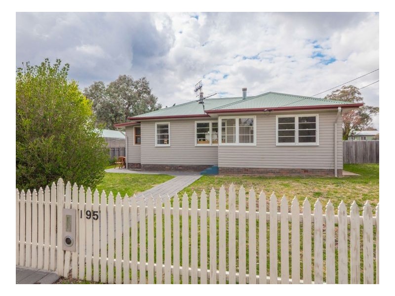 195 Kennedy Street, Armidale NSW 2350
