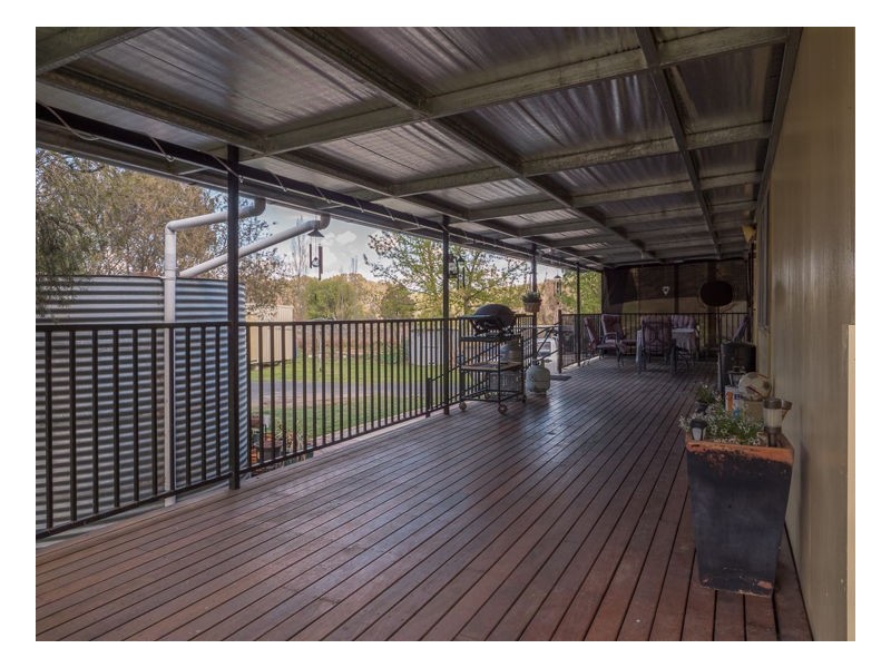 15 Moffatt Road, Armidale NSW 2350