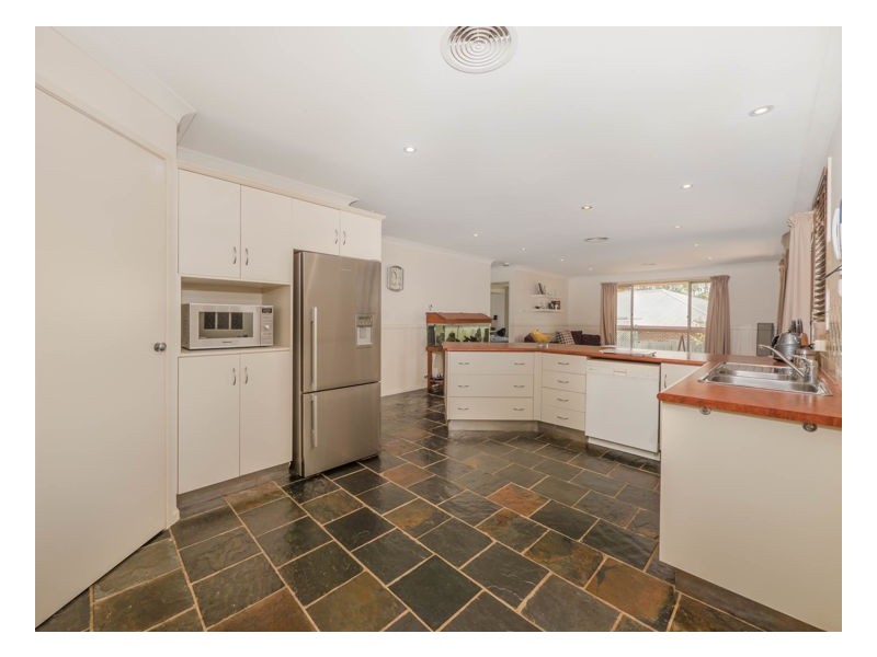 2 Kilkenny Close, Armidale NSW 2350