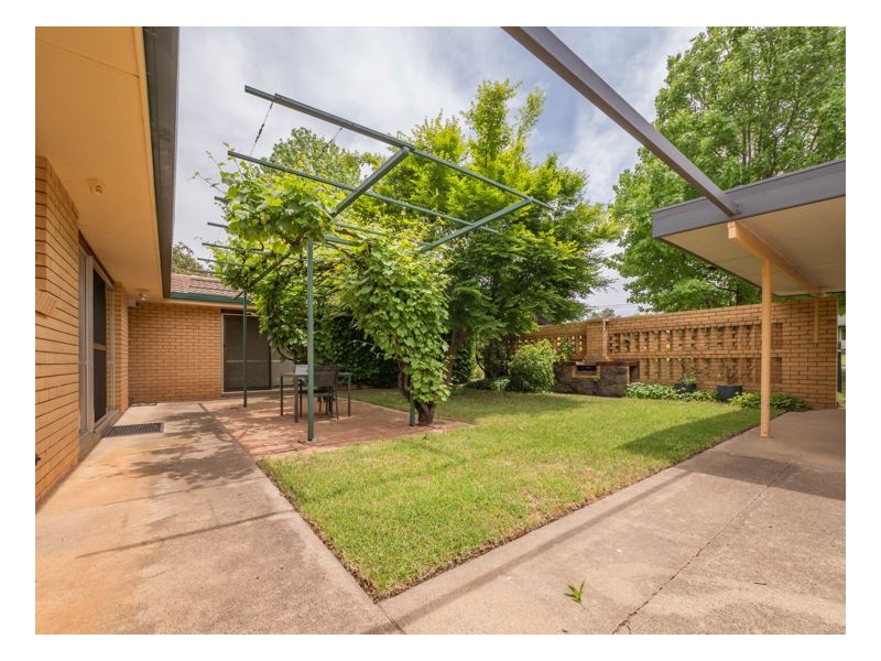 8 Catherine St, Armidale NSW 2350