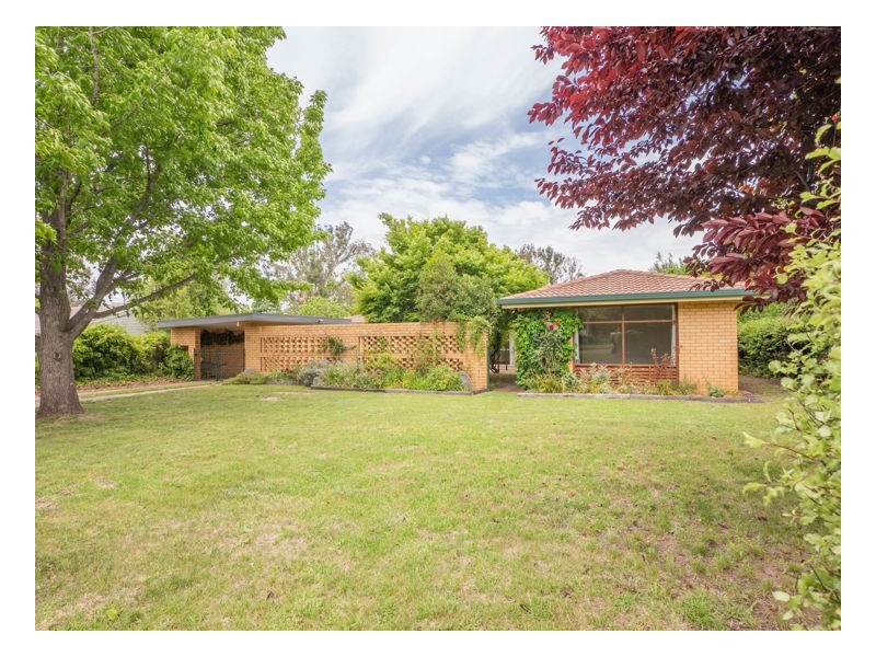 8 Catherine St, Armidale NSW 2350