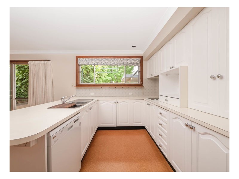 8 Catherine St, Armidale NSW 2350