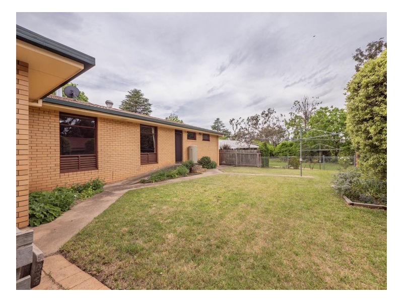 8 Catherine St, Armidale NSW 2350