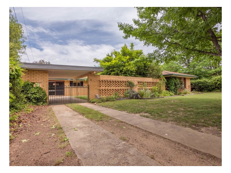 8 Catherine St, Armidale NSW 2350