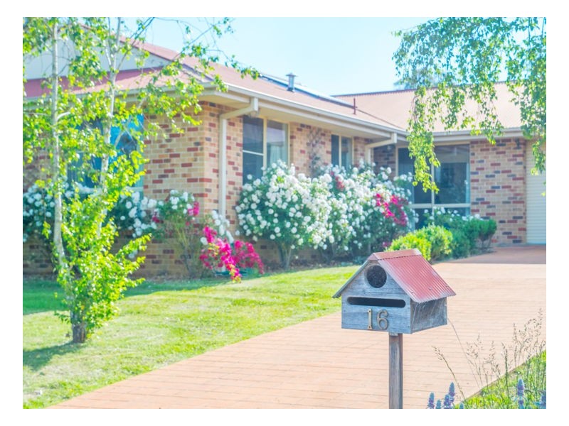 16 Erin Court, Armidale NSW 2350