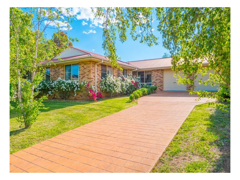 16 Erin Court, Armidale NSW 2350