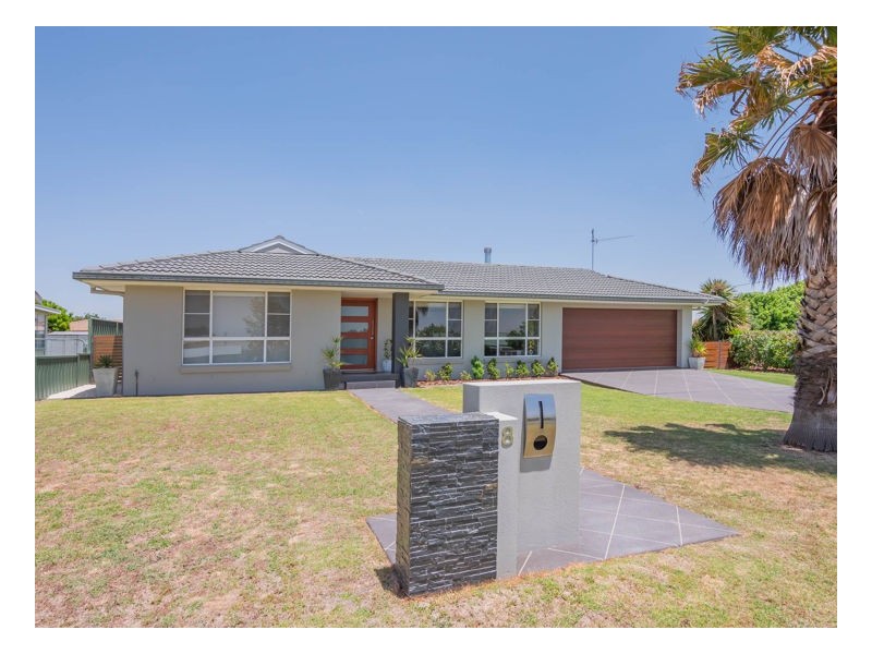 8 Dumaresq Street, Uralla NSW 2358
