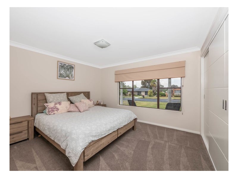 35 Rowan Avenue, Uralla NSW 2358