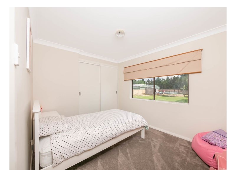 35 Rowan Avenue, Uralla NSW 2358