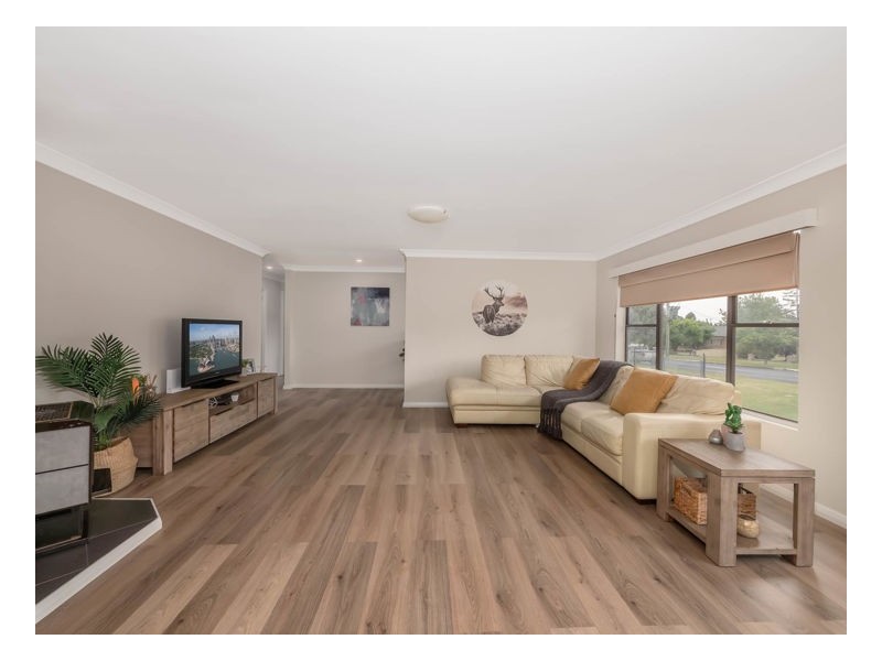 35 Rowan Avenue, Uralla NSW 2358