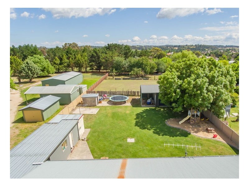 35 Rowan Avenue, Uralla NSW 2358