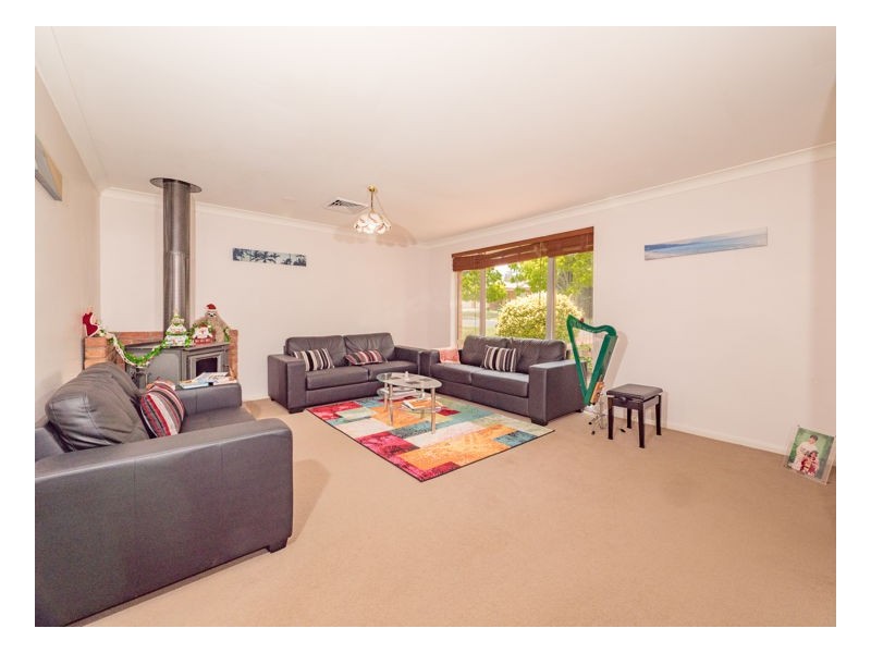 16 Ishbell Drive, Armidale NSW 2350