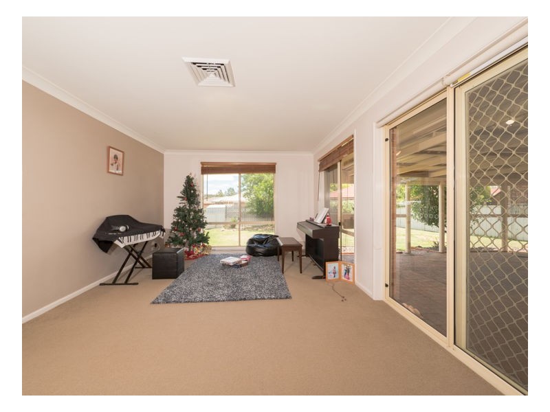 16 Ishbell Drive, Armidale NSW 2350