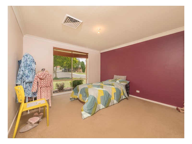 16 Ishbell Drive, Armidale NSW 2350