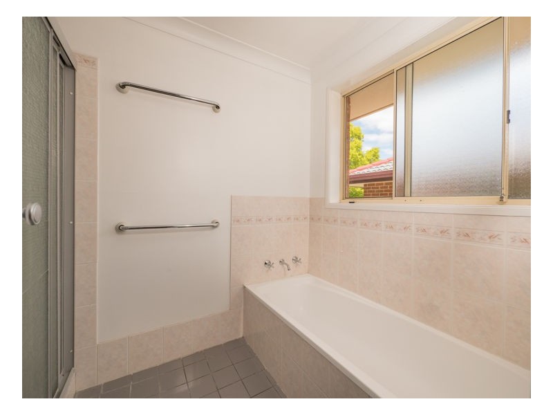 16 Ishbell Drive, Armidale NSW 2350
