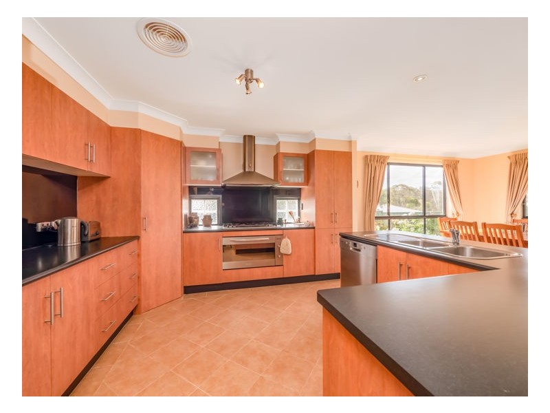 27 Norris Drive, Armidale NSW 2350