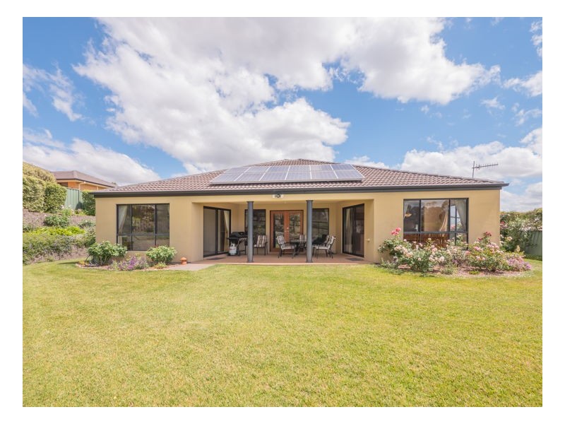 27 Norris Drive, Armidale NSW 2350
