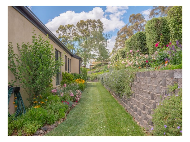 27 Norris Drive, Armidale NSW 2350