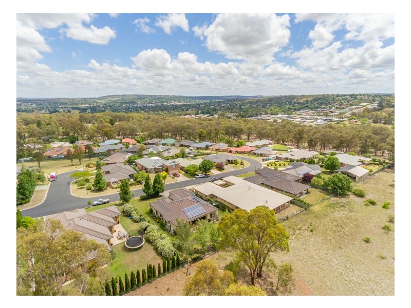 27 Norris Drive, Armidale NSW 2350