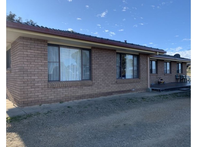 House 3, 11563 New England Highway, Armidale NSW 2350