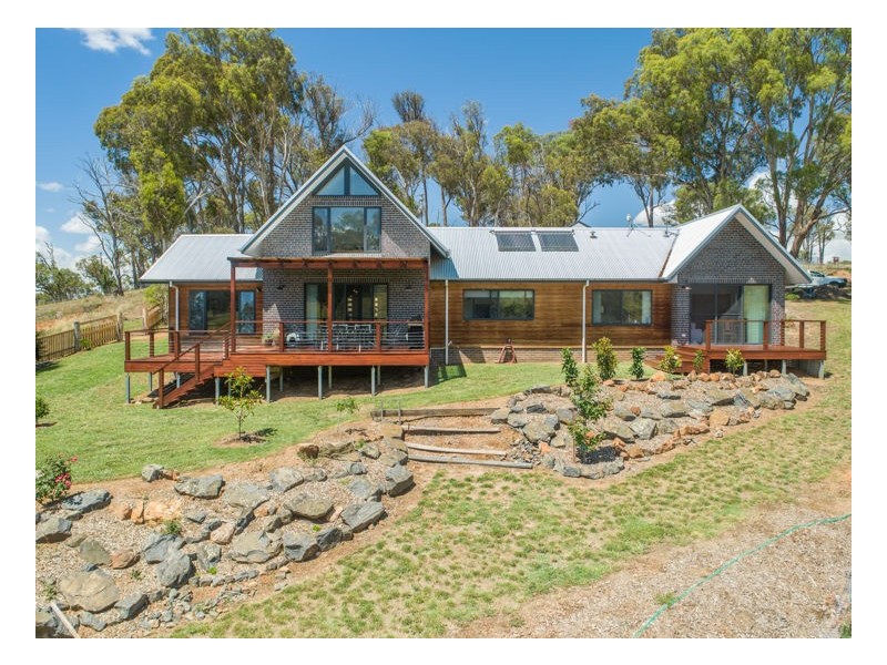 63 Herbert Park Road, Armidale NSW 2350