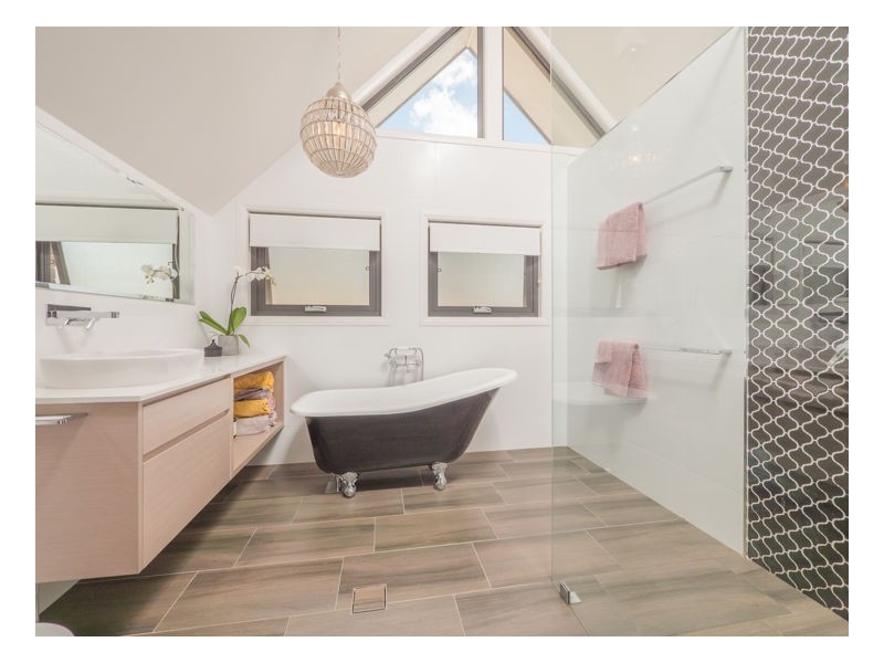 63 Herbert Park Road, Armidale NSW 2350