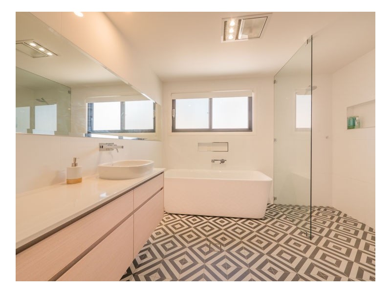 63 Herbert Park Road, Armidale NSW 2350