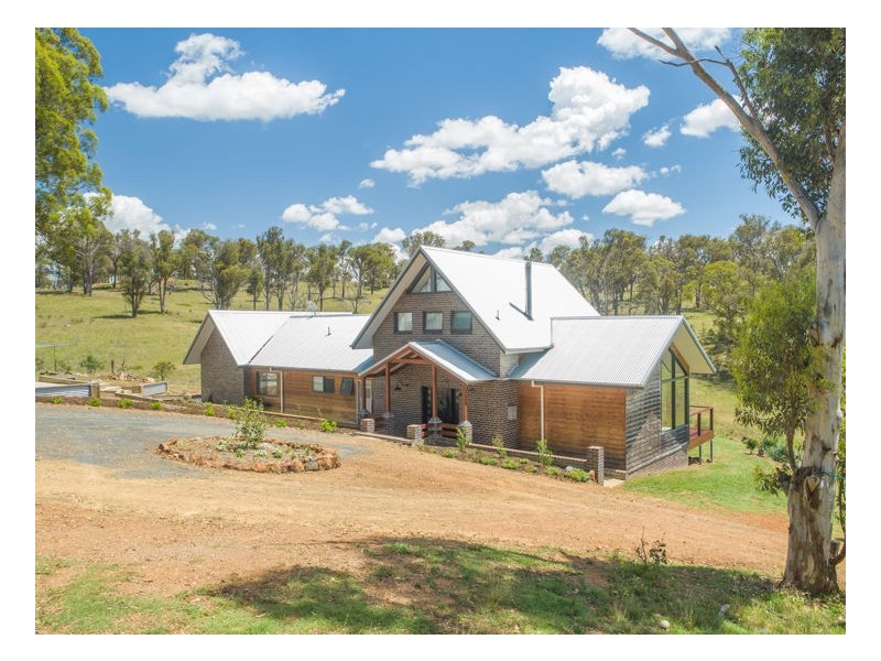 63 Herbert Park Road, Armidale NSW 2350