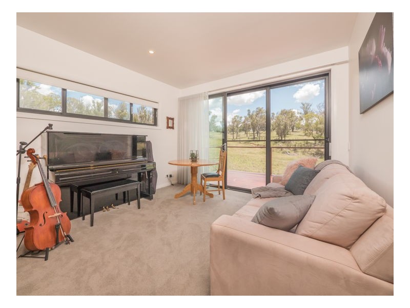 63 Herbert Park Road, Armidale NSW 2350