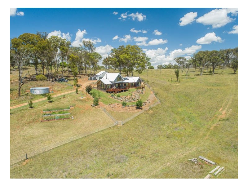 63 Herbert Park Road, Armidale NSW 2350