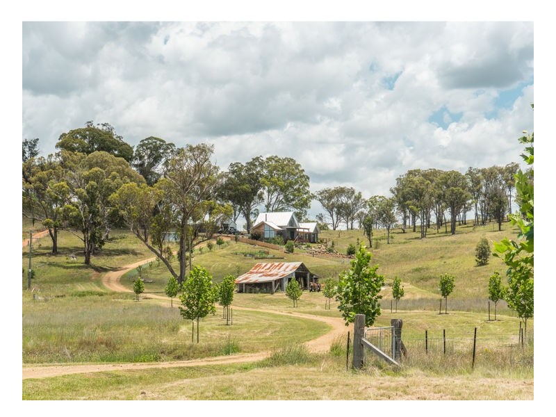 63 Herbert Park Road, Armidale NSW 2350
